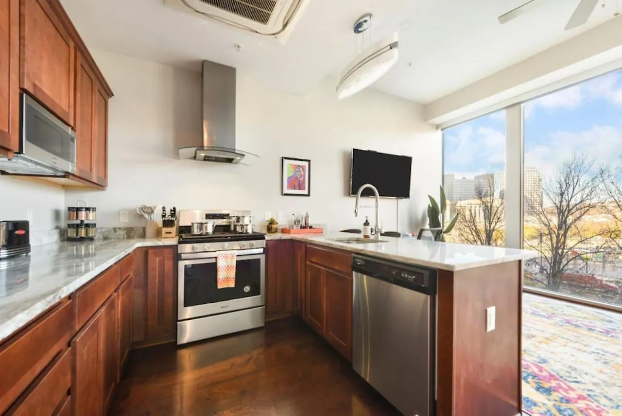 Apartment Hostwise Stays - The Washington At Chatham - Free Parking, Private Gym, Skyline Views! Pittsburgh