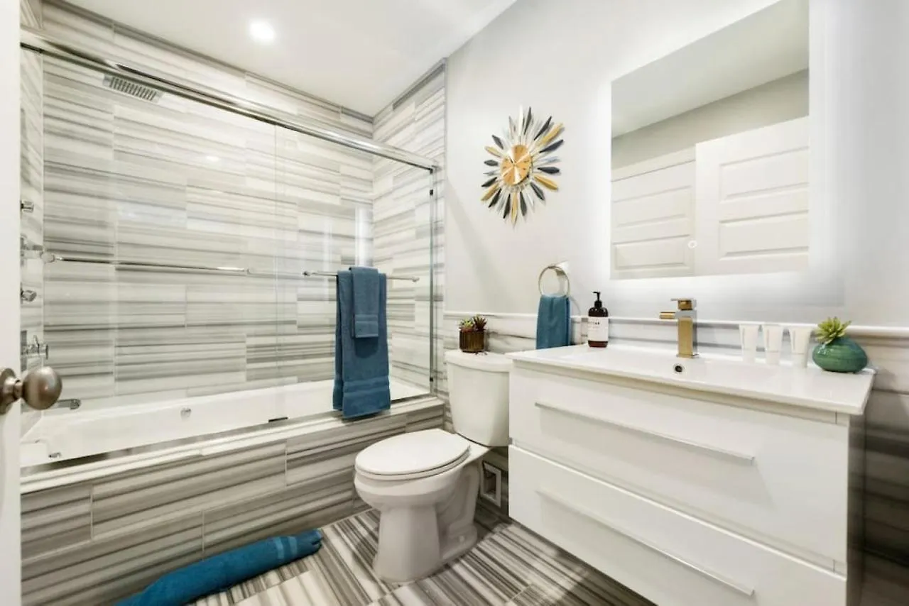 Hostwise Stays - The Washington At Chatham - Free Parking, Private Gym, Skyline Views! Pittsburgh 0*,  United States