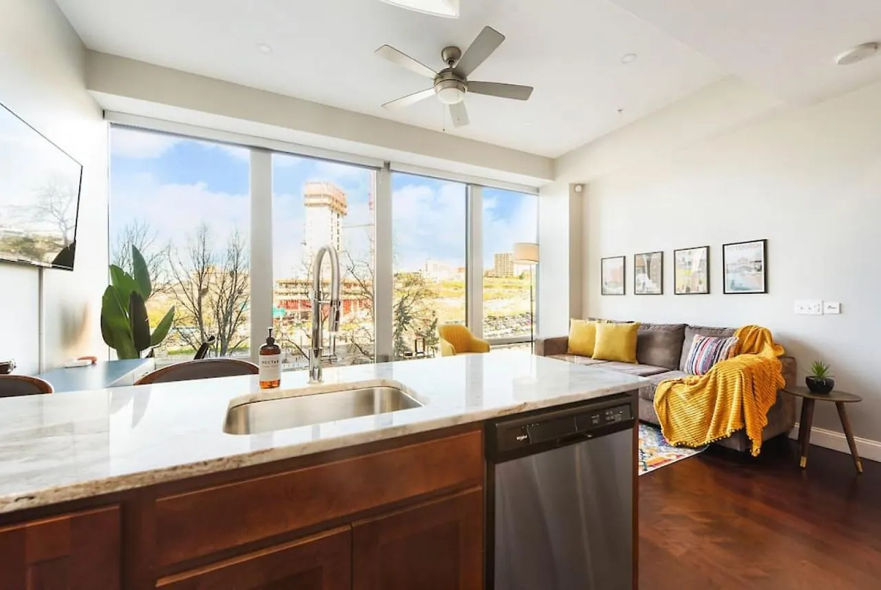 Hostwise Stays - The Washington At Chatham - Free Parking, Private Gym, Skyline Views! Pittsburgh