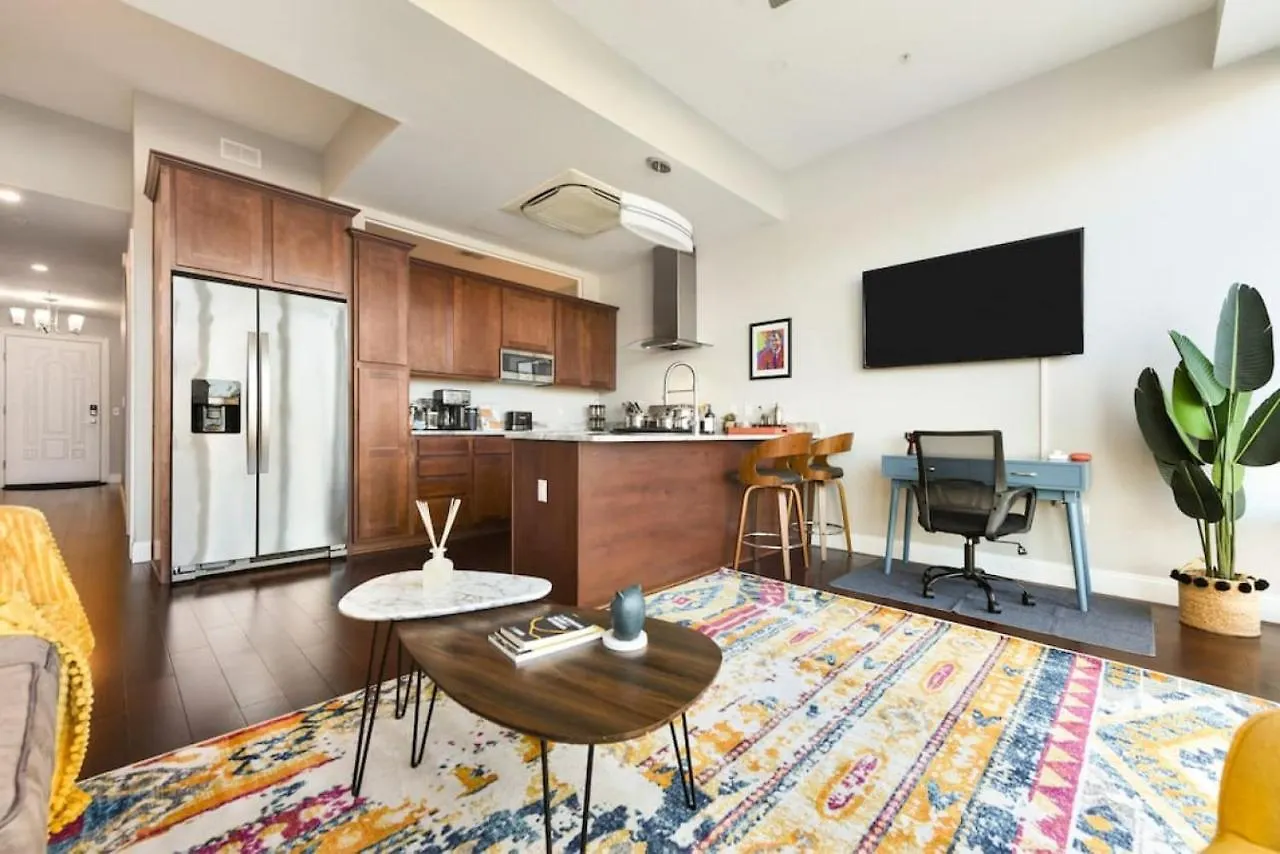 Apartment Hostwise Stays - The Washington At Chatham - Free Parking, Private Gym, Skyline Views! Pittsburgh United States