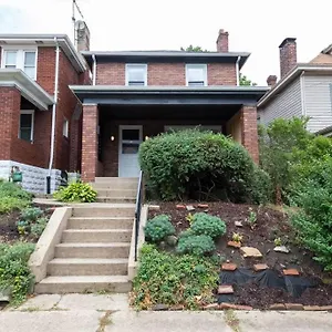 Holiday home Craftsmen Charmer With Easy & Airport Access, Pittsburgh