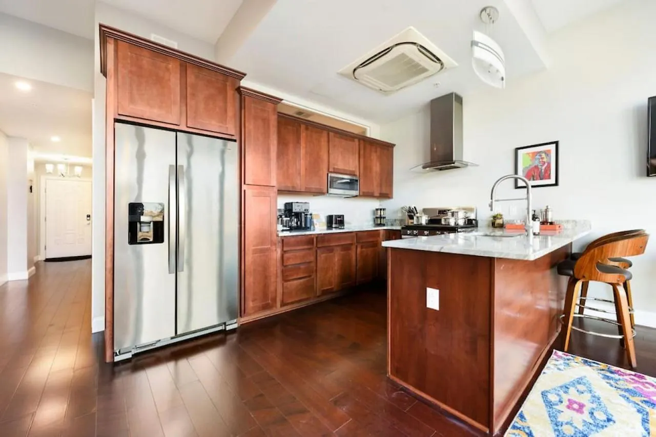 Hostwise Stays - The Washington At Chatham - Free Parking, Private Gym, Skyline Views! Pittsburgh Apartment