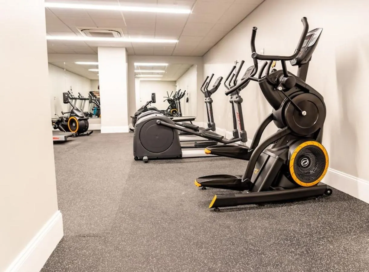 Apartment Hostwise Stays - The Washington At Chatham - Free Parking, Private Gym, Skyline Views! Pittsburgh United States